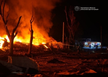 Запоріжжя вночі росіяни атакували ракетами та КАБами – 6 загиблих, багато поранених (ВІДЕО)