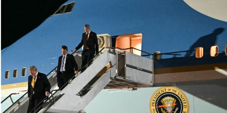 Скандальні подробиці саміту НАТО – Трампа в Анкарі евакуювали з літака у фургоні з їжею, журналісти не знали, що їм загрожує (ФОТО)