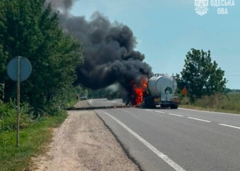 Російський дрон поцілив у кабіну вантажівки на Одещині – 2 загиблих, 3 поранених (ФОТО, ВІДЕО)