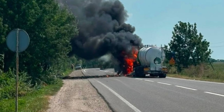 Російський дрон поцілив у кабіну вантажівки на Одещині – 2 загиблих, 3 поранених (ФОТО, ВІДЕО)