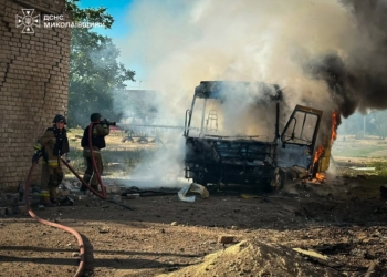 Рятувальники показали, як ліквідовували наслідки ранкової «шахедної» атаки на Миколаїв (ФОТО, ВІДЕО)