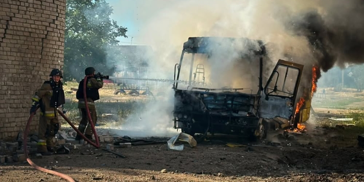 Рятувальники показали, як ліквідовували наслідки ранкової «шахедної» атаки на Миколаїв (ФОТО, ВІДЕО)