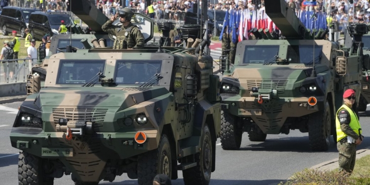 У Польщі в суботу відбудеться військовий парад, на який Україну не запросили