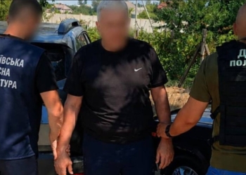 На Миколаївщині поліцейські викрили чоловіка на хабарі – хотів $500 за екзамен на права