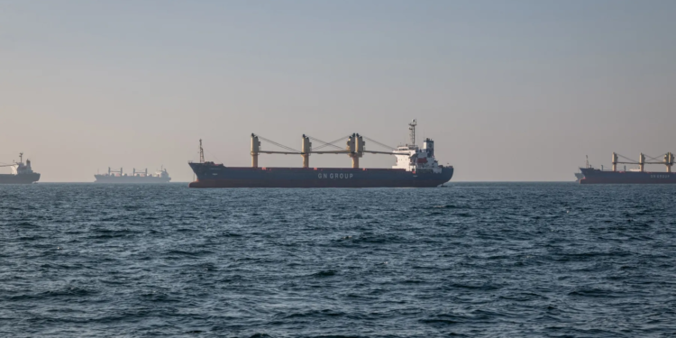 Україна б’є по морський перевалці зерна у РФ, – Bloomberg