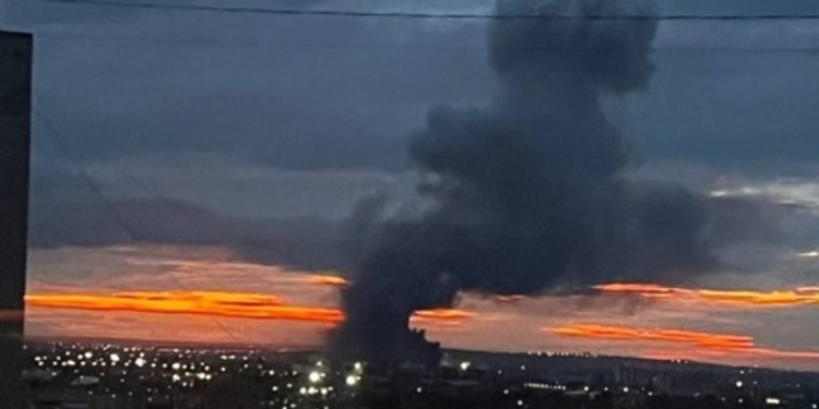 У Самарі після ракетної атаки горить військовий завод. А може, й два (ФОТО, ВІДЕО)