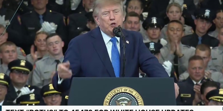 Трамп заявив, що оголосить Ормузьку протоку територією США (ВІДЕО)