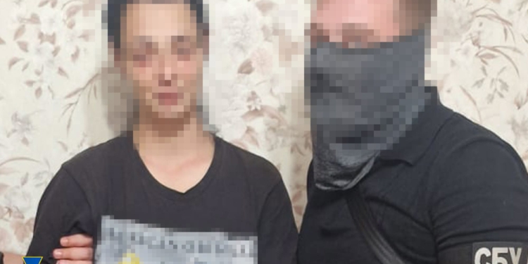 СБУ викрила агентку рф, яка готувала серію терактів біля адмінбудівель в Одеській області (ФОТО)