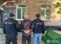 На Миколаївщині затримали двох чоловіків за зґвалтування та розбещення 13-річної дівчини – один із затриманих є її вітчимом