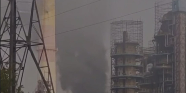 В Уфі горить НПЗ після атаки українських дронів (ВІДЕО)