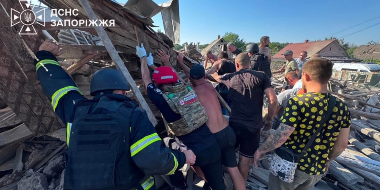 Ворог скинув КАБи на Запоріжжя – вже 11 поранених, 1 людина загинула (ФОТО)