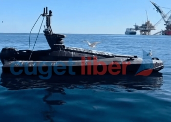 Румунія розстріляла російський морський дрон у Чорному морі, але добивати його довелось вручну (ФОТО, ВІДЕО)