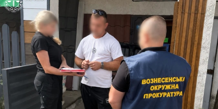 На Миколаївщині підозрюють підприємця у заволодінні понад 260 тис грн під час ремонту укриття ліцею у Південноукраїнську