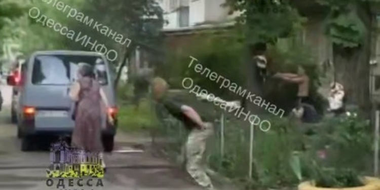 В Одесі невідомий розстріляв 4 співробітників ТЦК (ВІДЕО)