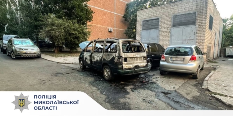 У Південноукраїнську чоловік через конфлікт із сусідом підпалив автомобіль (ФОТО)