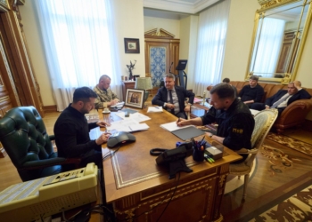 Макрон у телефонній розмові з Зеленським підтвердив готовність надати ліцензії на виробництво ракет