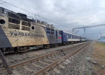 Росіяни двічі атакували пасажирський поїзд під Одесою (ФОТО, ВІДЕО)