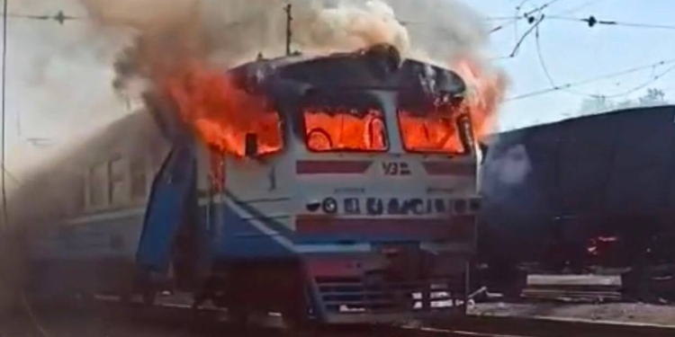 Росіяни знову атакували пасажирський поїзд – тепер на Харківщині. Загинула пасажирка, 4 поранених