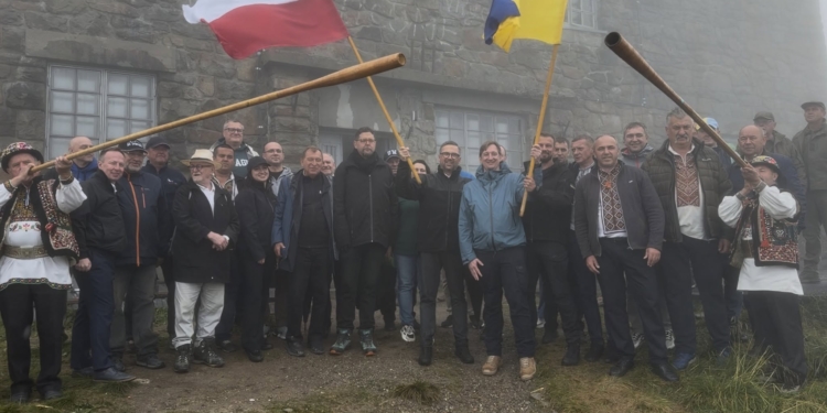 Україна та Польща відкрили на горі Піп Іван Міжнародний центр колективного користування науковим обладнанням (ФОТО)