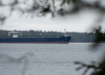 Раптово. Справа танкеру Eagle S, який пошкодив силові кабелі у Балтійському морі, повертається до фінського суду