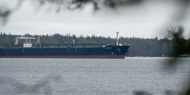 Раптово. Справа танкеру Eagle S, який пошкодив силові кабелі у Балтійському морі, повертається до фінського суду