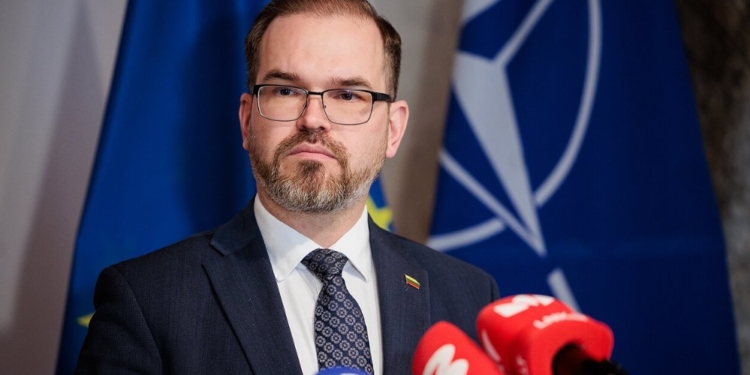 Міністр оборони Литви заявив, що знає про зміст розмови директора ЦРУ в Москві, і що США все роблять правильно