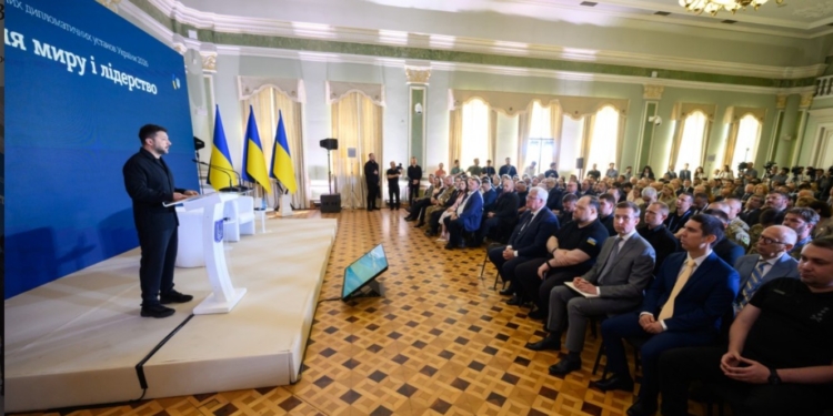 “Коли Москва не хоче, Вашингтон і Пекін можуть зробити так, щоб захотіла”, – послання Зеленського послам (ВІДЕО)