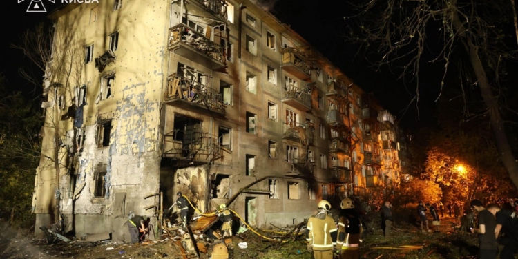 У Києві внаслідок нічної балістичної атаки 9 загиблих, 27 постраждалих (ФОТО, ВІДЕО)