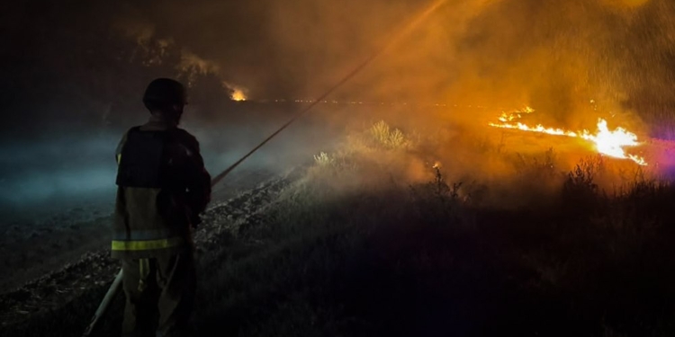 Доба обстрілів на Миколаївщині – ще горіли склади і сухостій