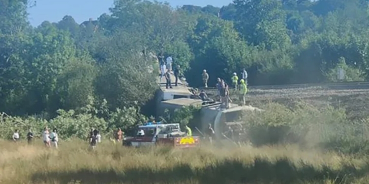 На півдні Британії пасажирський потяг зійшов з рейок – 18 поранених. Причиною може бути спека (ФОТО, ВІДЕО)