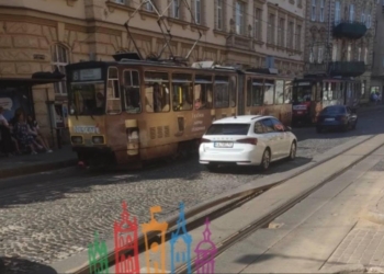 У Львові через спеку деформувалися трамвайні рейки (ФОТО, ВІДЕО)