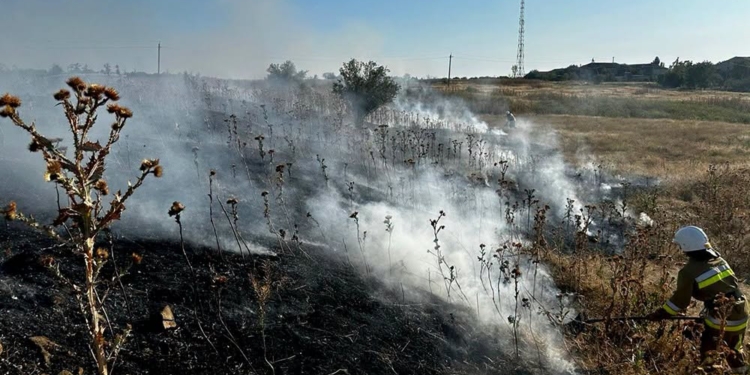 З 32-х пожеж на Миколаївщині за добу дві було через російські обстріли (ФОТО)