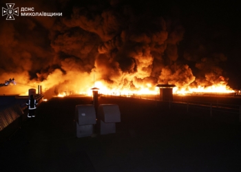 Масштабна пожежа на Миколаївщині внаслідок обстрілів (ФОТО, ВІДЕО)