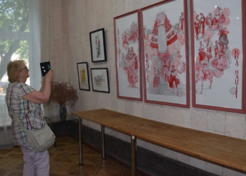 «З Україною в серці» – у Миколаєві відкрилася художня виставка до Дня Незалежності (ФОТО)