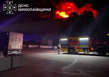 Рятувальники показали ліквідацію наслідків російських атак на Миколаїв та область (ФОТО)