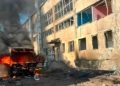 Внаслідок ранкової атаки на Миколаїв пошкоджено освітній заклад та шкільний автобус