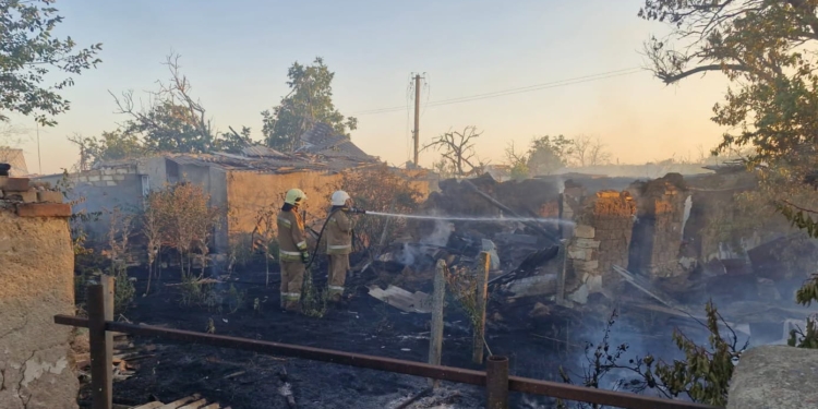 З 36 пожеж за добу на Миколаївщині чотири виникли внаслідок російських атак (ФОТО)