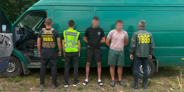 Втеча “під ключ” – організатори ухилянтської переправи через Дністер брали $11 тис за подорож в бананових ящиках (ФОТО)