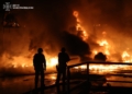 Масштабна пожежа на Миколаївщині внаслідок обстрілів (ФОТО, ВІДЕО)