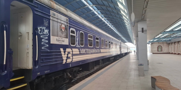 Унікальний Мистецький поїзд вирушив у міжнародний тур (ФОТО)