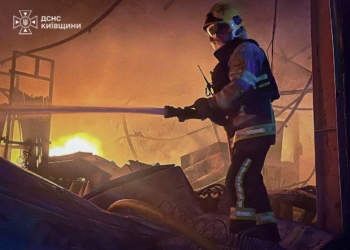 Засоби ППО потрібні не десь на складах, а тут і зараз – Зеленський показав наслідки атаки Росії на Україну (ФОТО, ВІДЕО)