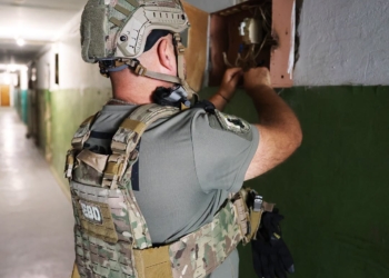 У Миколаєві невідомий заклав гранату в електрощиток житлової багатоповерхівки (ФОТО)