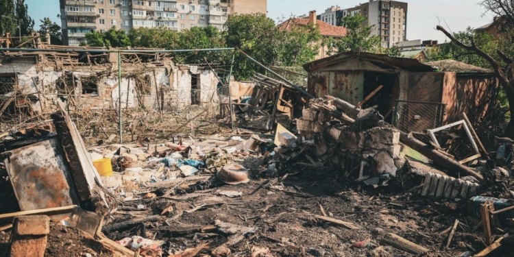 Пошкоджено 6 багатоповерхових і 15 приватних будинків – мер Миколаєва показав наслідки нічної російської атаки (ФОТО)