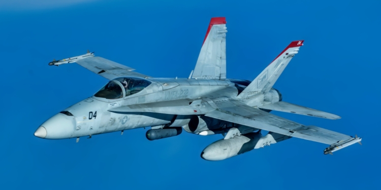 Винищувач НАТО F-18 збив дрон над Румунією