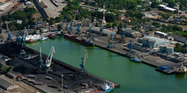 Сили оборони України атакували морський порт в Єйську (ФОТО)