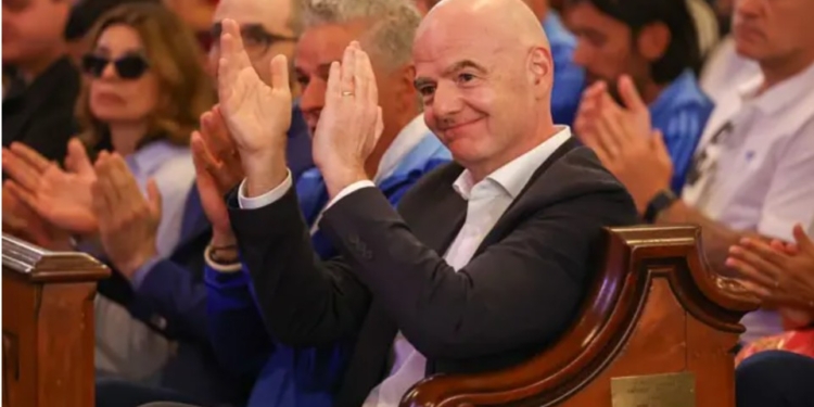 Президент ФІФА Інфантіно утримував коханку за гроші УЄФА. І саме його Трамп хоче бачити генсеком ООН