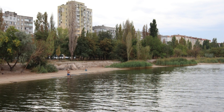У воді на трьох пляжах Миколаєва рівень кишкової палички зашкалює