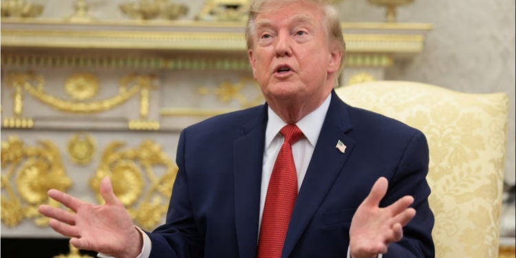 Ще не нижче плінтуса, але напрямок руху саме туди – рейтинг Трампа впав безпрецедентно для нього