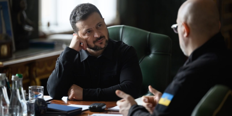 “Сформовані необхідні запаси обладнання”: Шмигаль доповів Зеленському про стан енергетичної системи