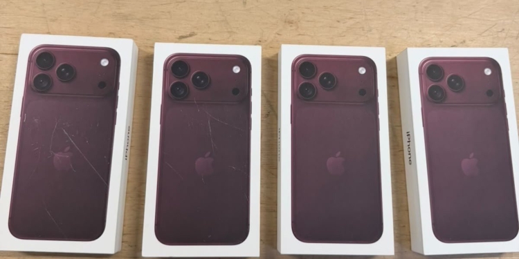 «Розпаковка» не за планом: на кордоні вилучили вісім нових iPhone 18 Pro Max (ФОТО)